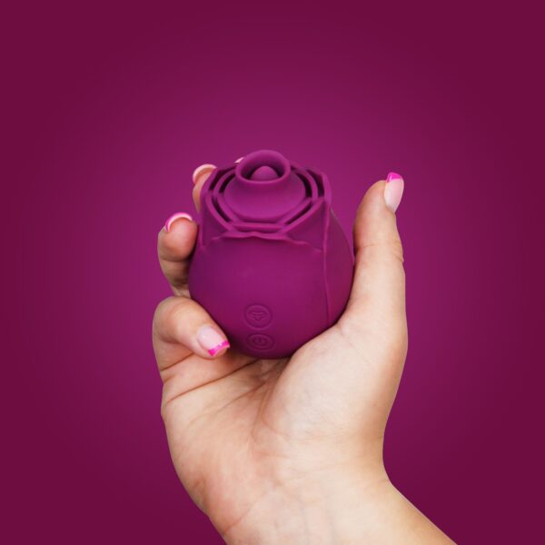 Skins Rose Buddies - The Rose Flutterz Vibrator - Wijnrood - Afbeelding 4