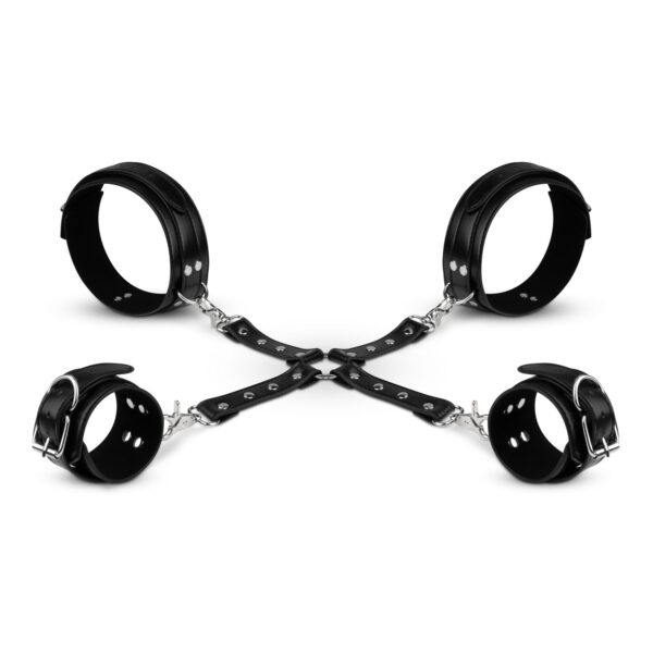 Bedroom Fantasies - Bondageharnas Handboeien en Hogtie Set - Zwart - Afbeelding 5